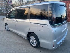 Toyota Voxy 1.8 Hybrid V 2014