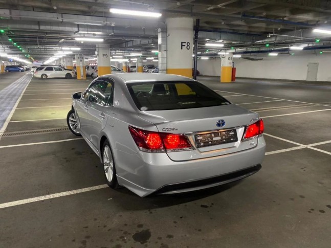 Toyota Crown Hybrid 2.5 Athlete 2015