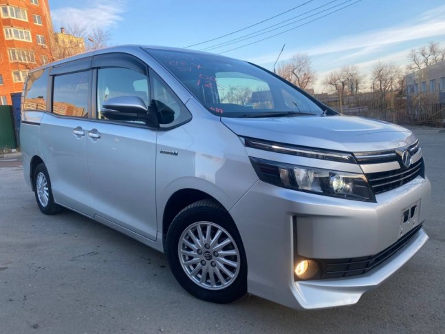 Toyota Voxy 1.8 Hybrid V 2014